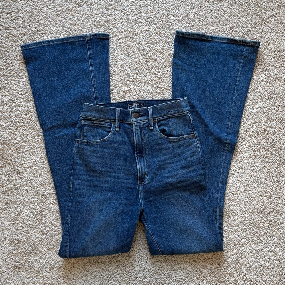 Abercrombie & Fitch Dark Blue Flare Jeans - Size 25/0R - Picture 3 of 6